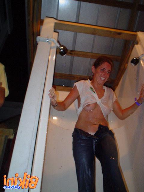 15P Wet-T-Shirt-Wettbewerb