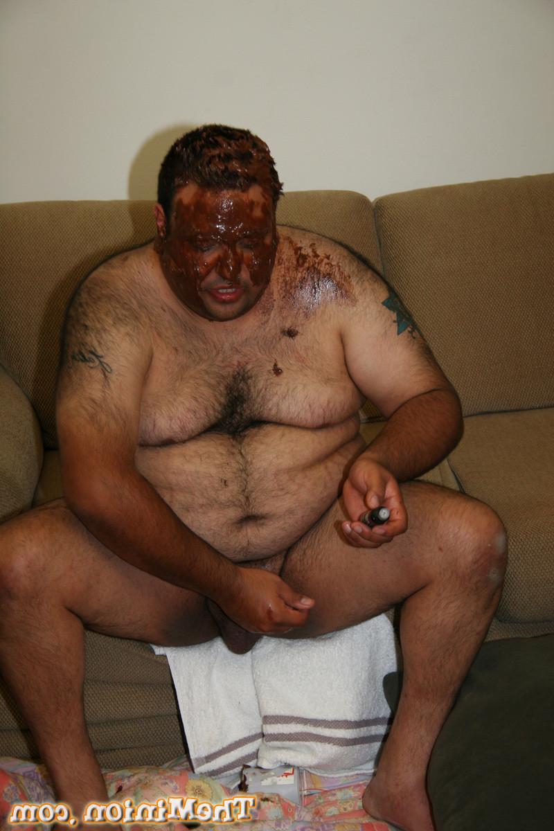 16P Jeanie Marie oiling up a fat man with Chocolate
