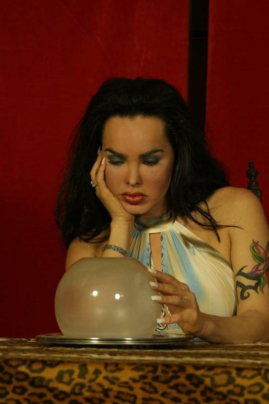 15P Awesome gipsy tranny fucked on desk