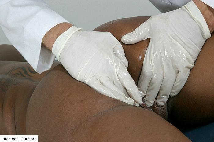 16P Black beauty gets vaginal and deep rectal checkup