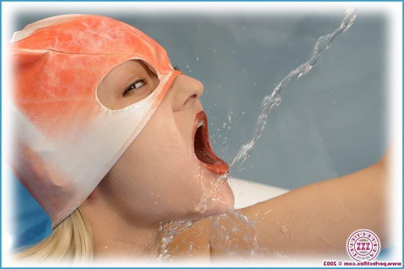 16P Flexible blonde with a water hose and sex toy