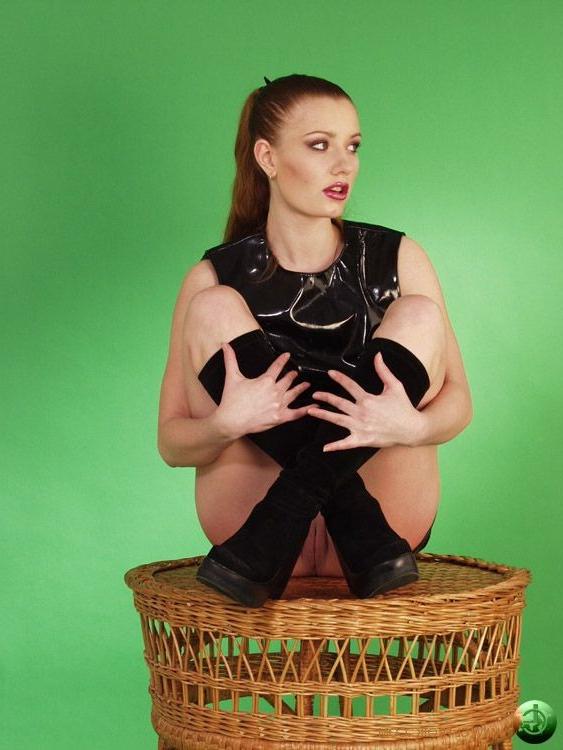16P Flexible babe wearing black latex and boots