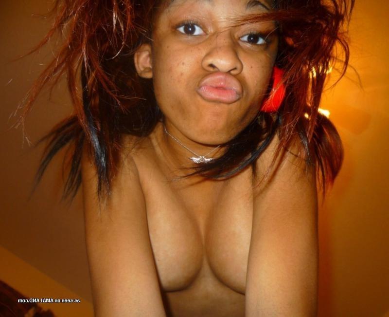 10P Compilation of an amateur black honey posing naked