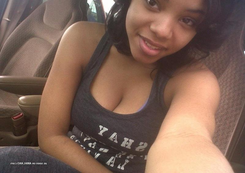 14P Compilation of ebony babes posing sleazy for the cam