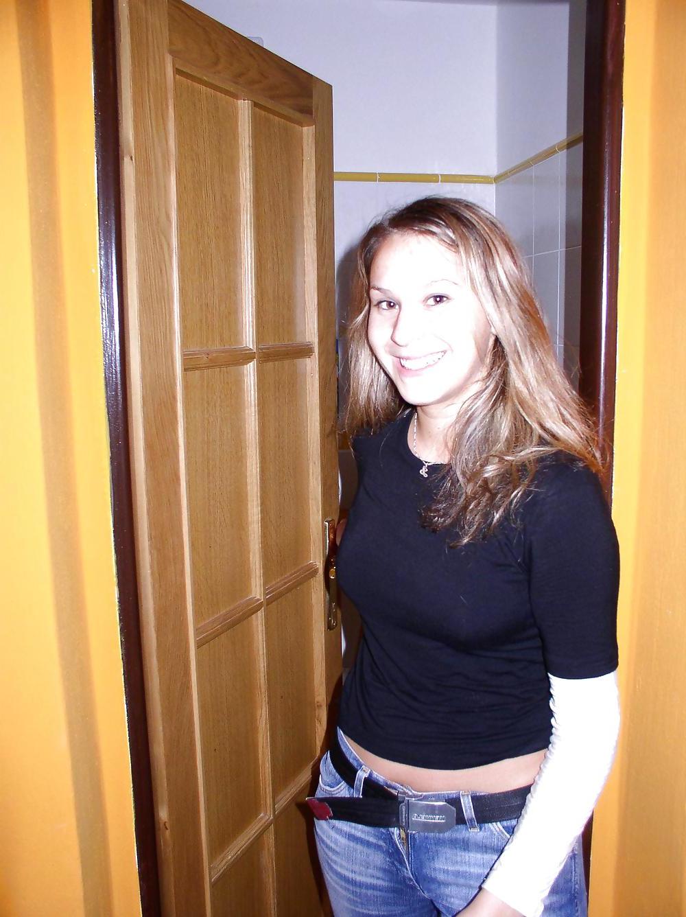 25P Sexy Young Woman