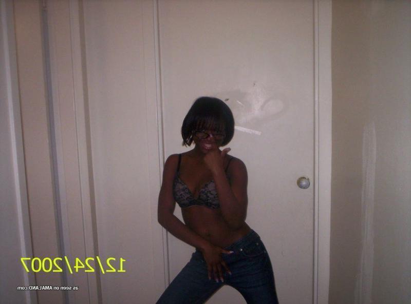 9P Nice photo compilation of sleazy amateur ebony girlfriends