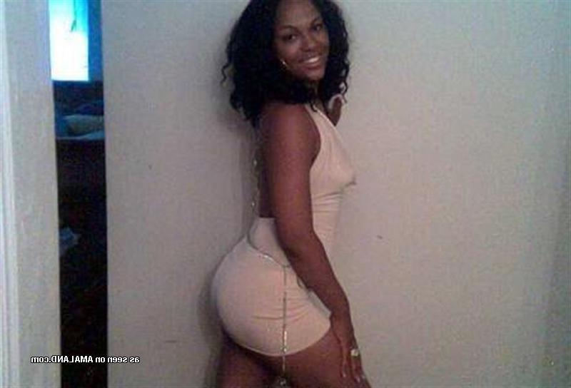14P Compilation of amateur black girlfriends posing sexy on cam