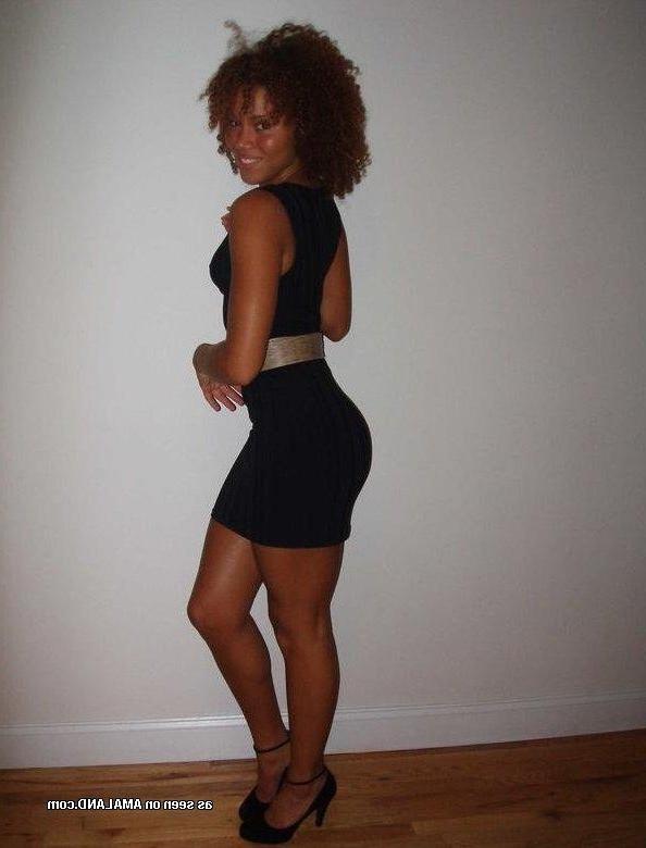 14P Compilation of amateur black girlfriends posing sexy on cam