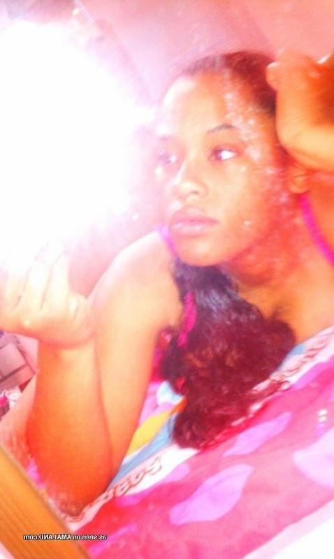 10P Compilation of a heavy-chested ebony babe camwhoring