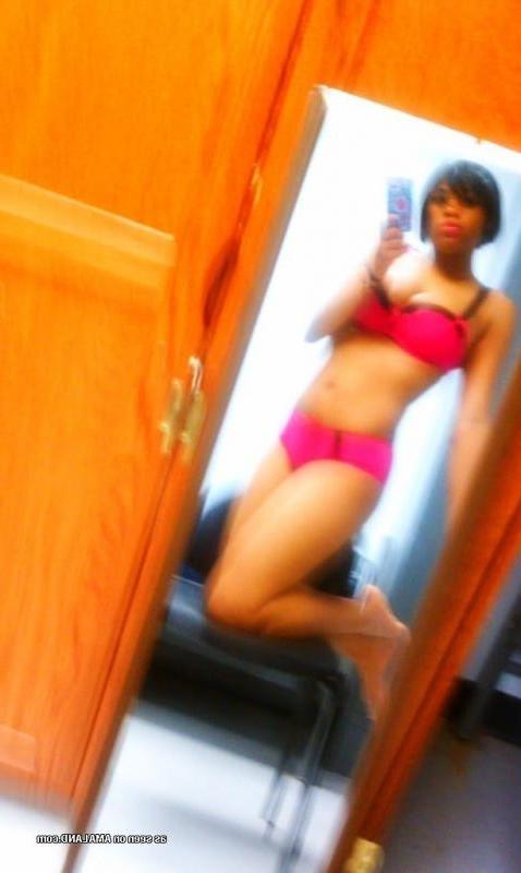 10P Compilation of a heavy-chested ebony babe camwhoring