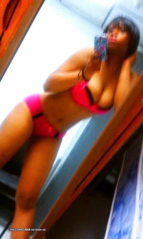 10P Compilation of a heavy-chested ebony babe camwhoring