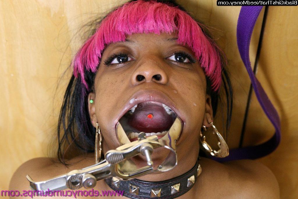 20P Ghetto Skank Girl drinks white boy cum to pay her bills