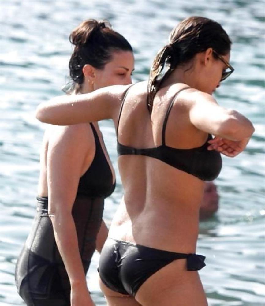 15P Rosario Dawson  see perfect nude tits of this lovely ebony celeb