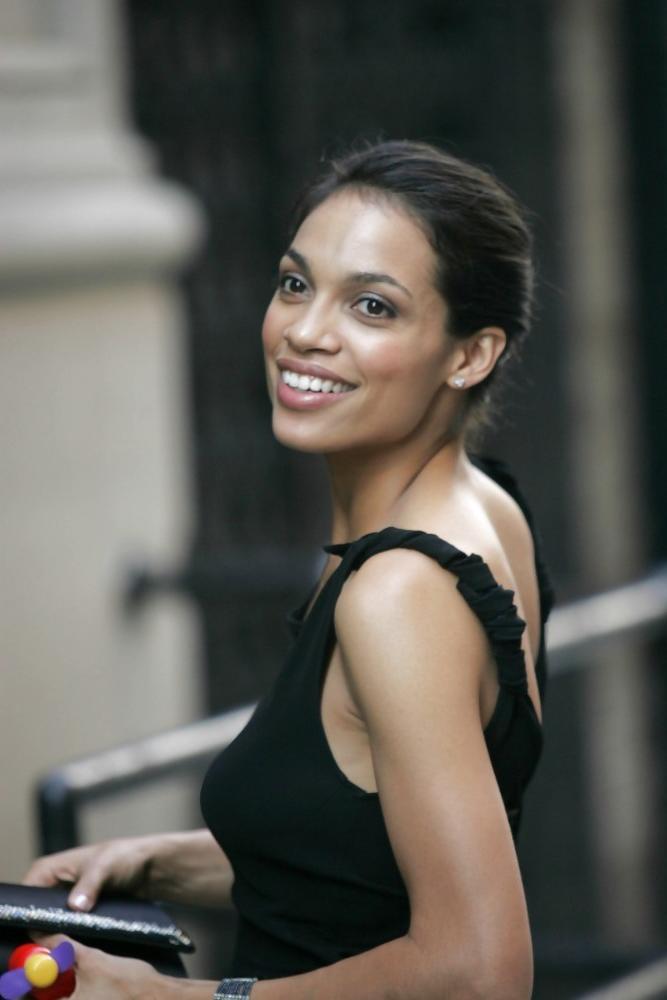 15P Rosario Dawson  see perfect nude tits of this lovely ebony celeb