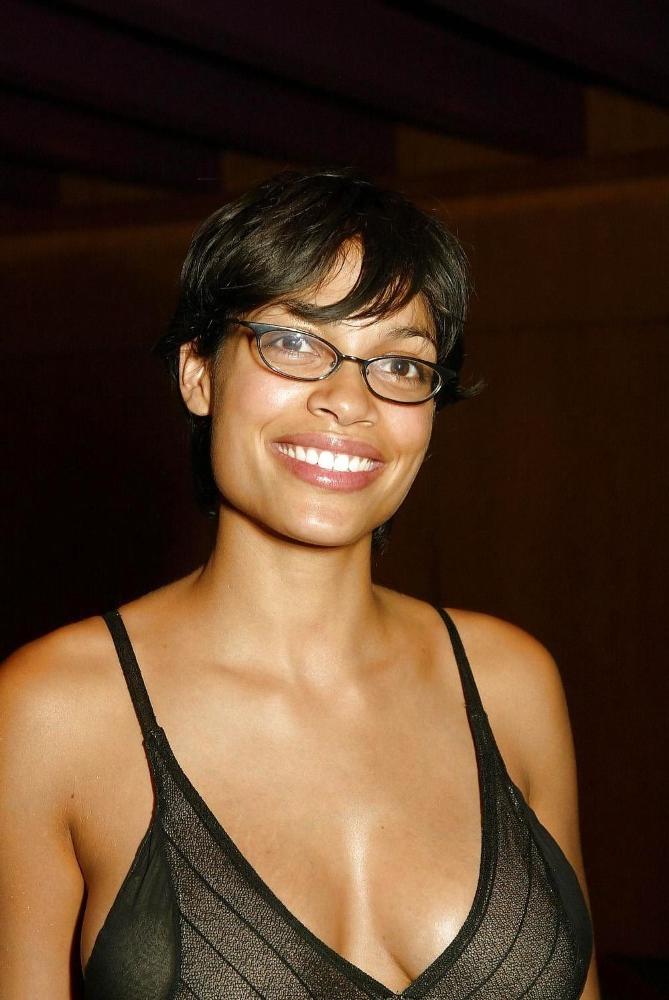 15P Rosario Dawson  see perfect nude tits of this lovely ebony celeb