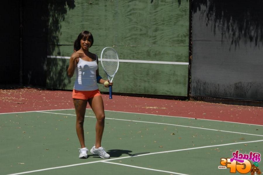 16P A black girlfriend gets fucked by her guy after a game of tennis