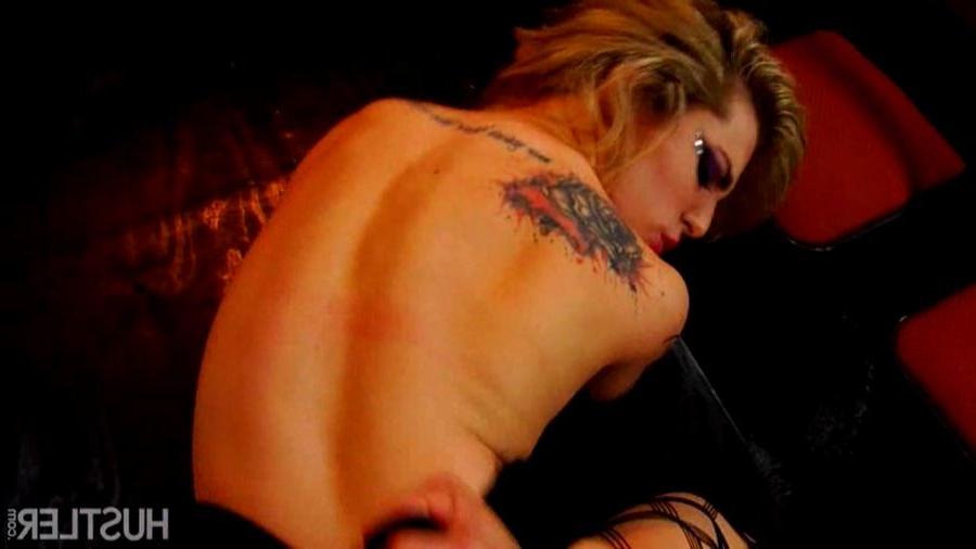 14P Fashion model Bailey Blue fucked after catwalking