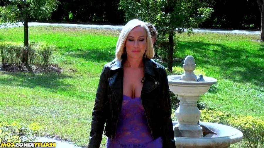 16P Busty mlf whore Melanie Monroe meets the hunter