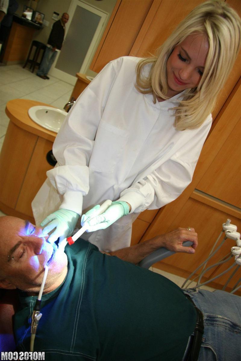 18P BiBi Jones hot dentist fucks while at work