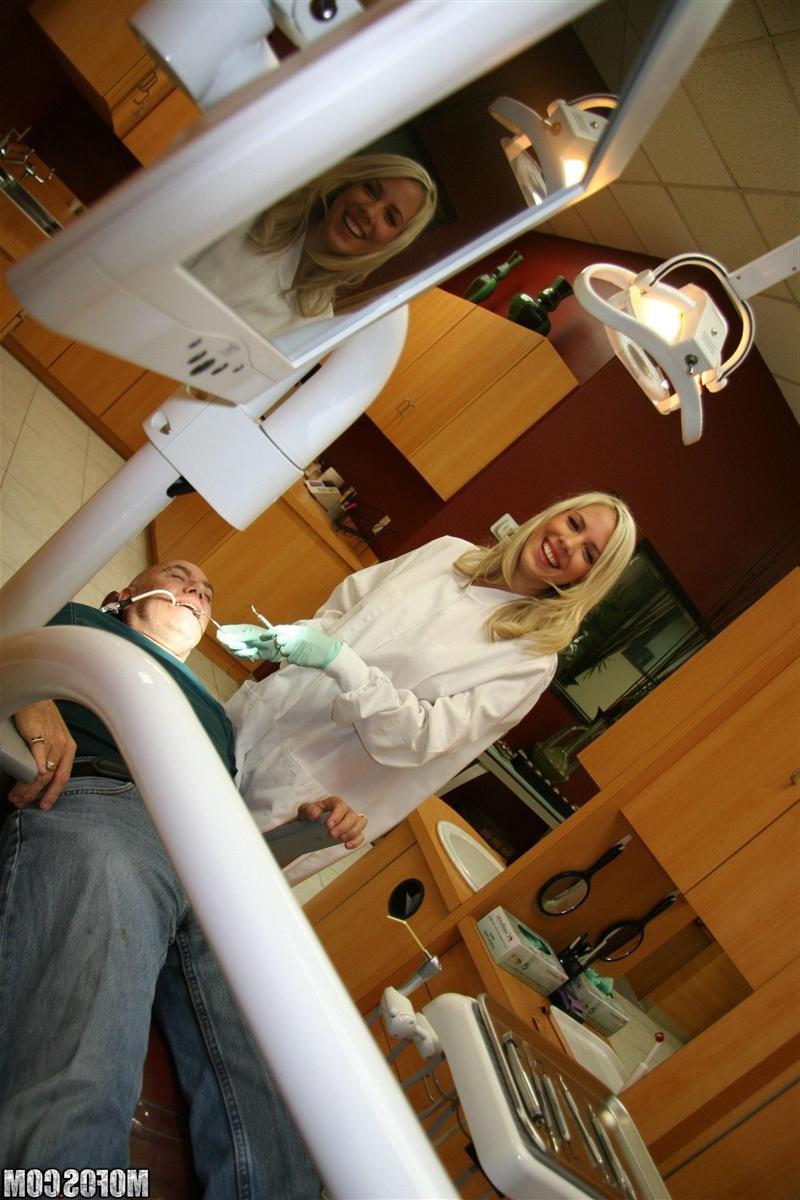 18P BiBi Jones hot dentist fucks while at work
