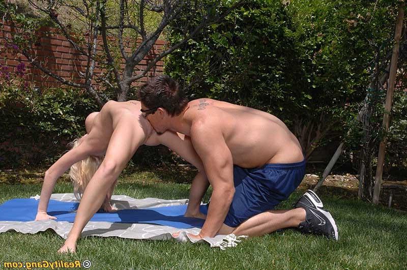 15P Flexible hardcore sex with blonde sucking and fucking hard