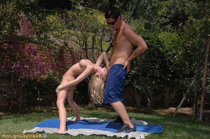 15P Flexible hardcore sex with blonde sucking and fucking hard