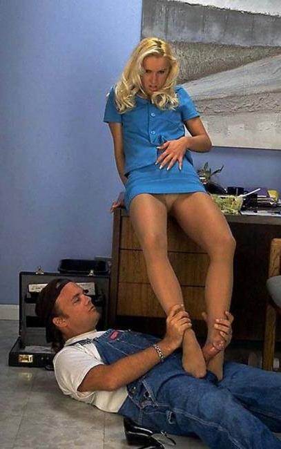 18P Sexy Office Babe Strips down at her desk