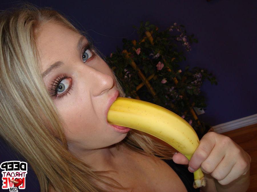 15P Jaelyn Fox shows off her deepthroat