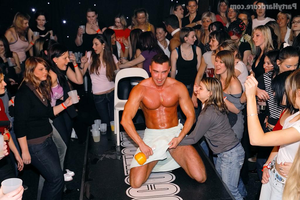 15P Party hardcore with gorgeous sexy blonde babes