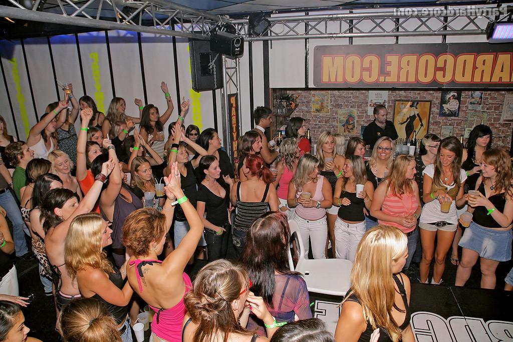 15P Party hardcore with gorgeous sexy blonde babes blowing