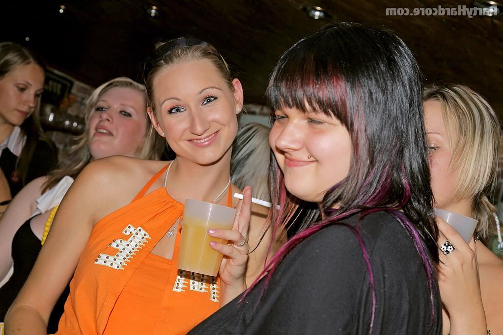 15P Party hardcore with gorgeous sexy blonde babes blowing