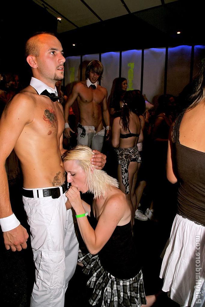 15P Party hardcore with gorgeous sexy blonde babes blowing