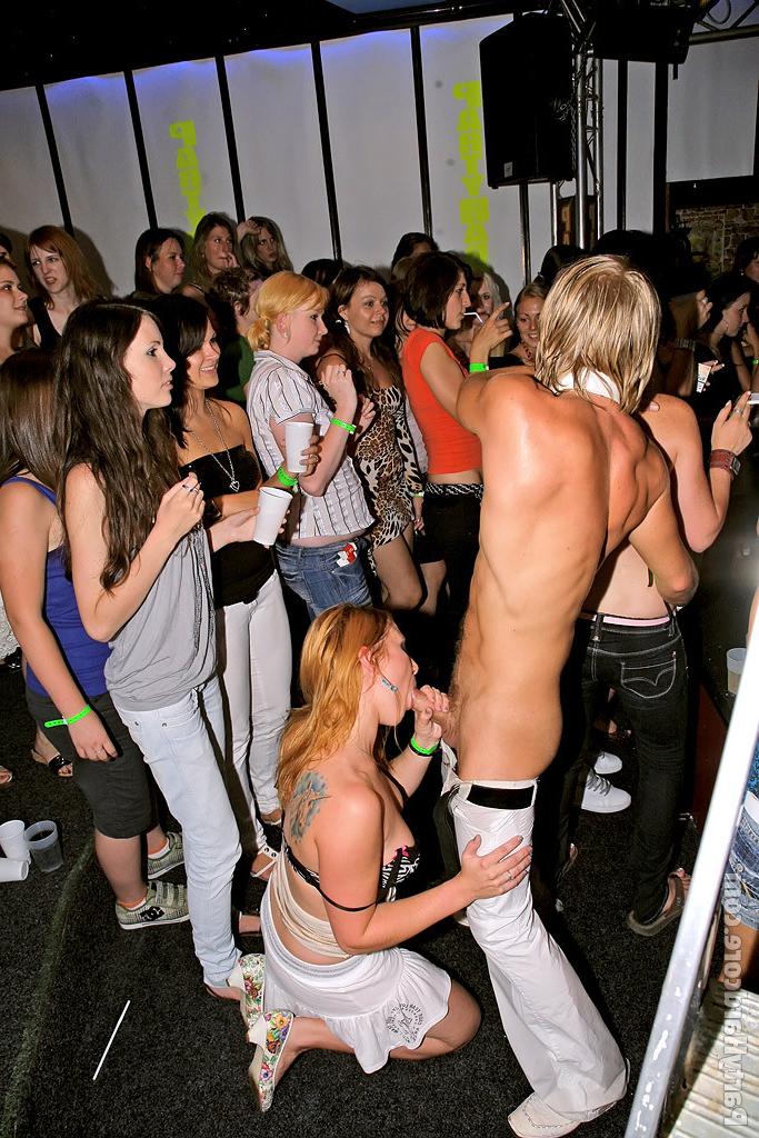 15P Party hardcore with gorgeous sexy blonde babes blowing