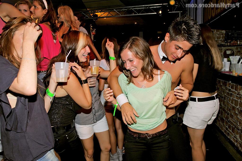 15P Party hardcore with gorgeous sexy blonde babes blowing