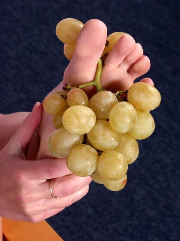 15P Blonde food playing with her feet