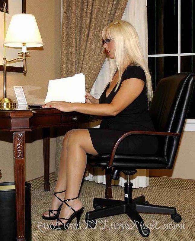 16P Busty Karen Fisher As A Secretary