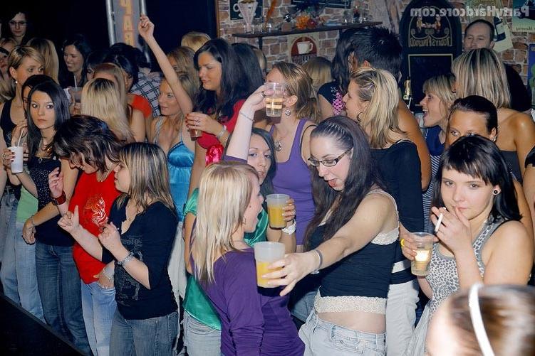 16P Horny hot drunk girls hardcore sex party
