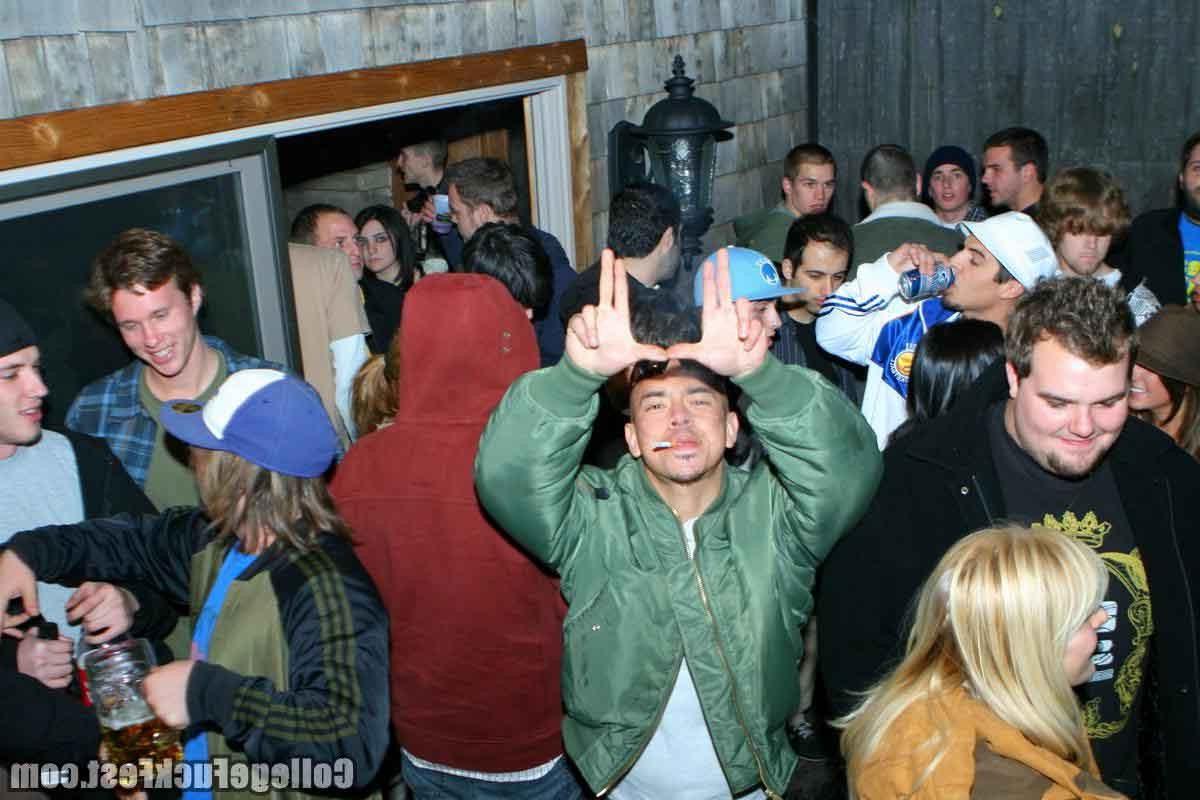 16P Hot blonde fucking at college party