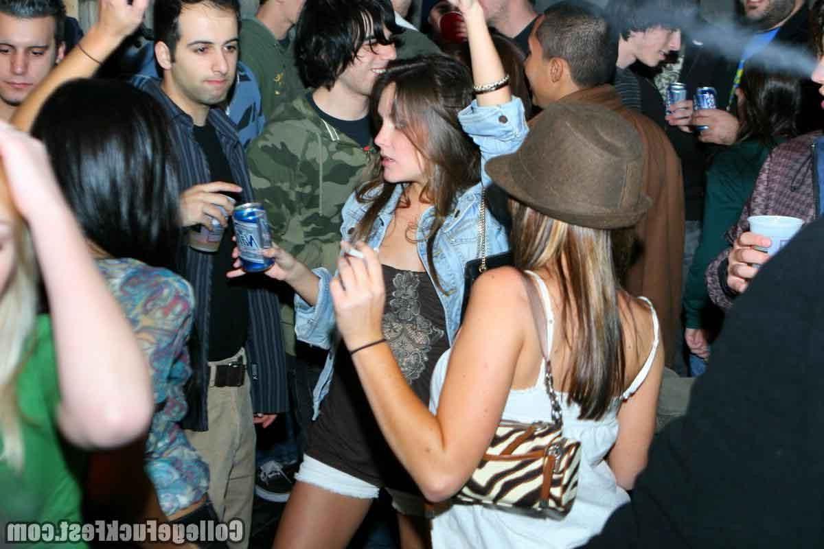 16P Hot blonde fucking at college party