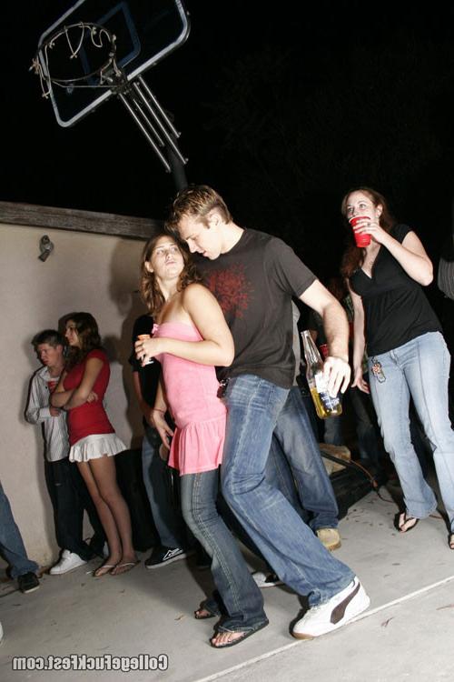 16P Hot blonde babe fucking at college party