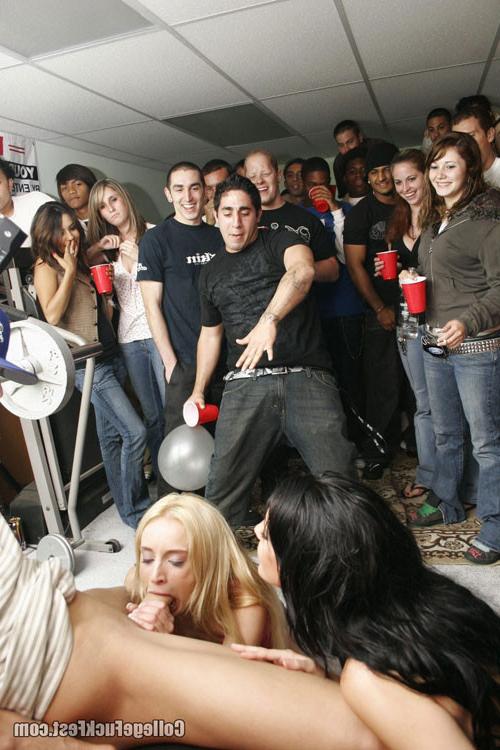 16P Hot blonde babe fucking at college party