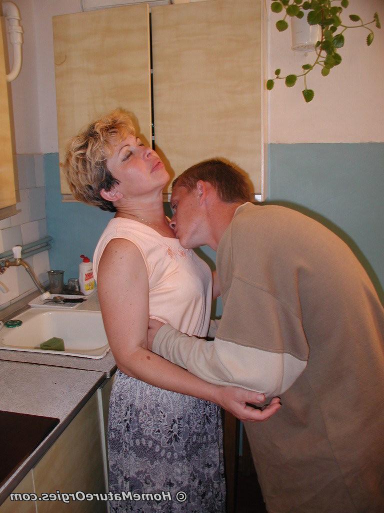 16P Young guy fucked blonde older mommy