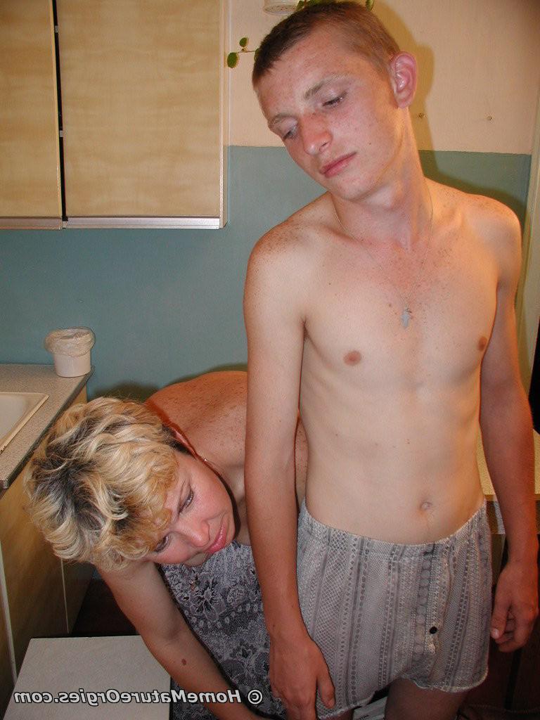 16P Young guy fucked blonde older mommy