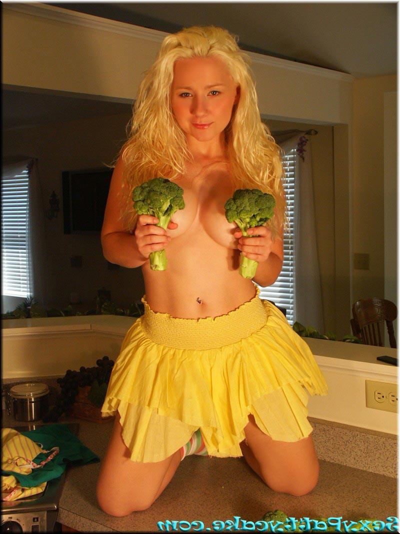 20P Big boob blonde teen