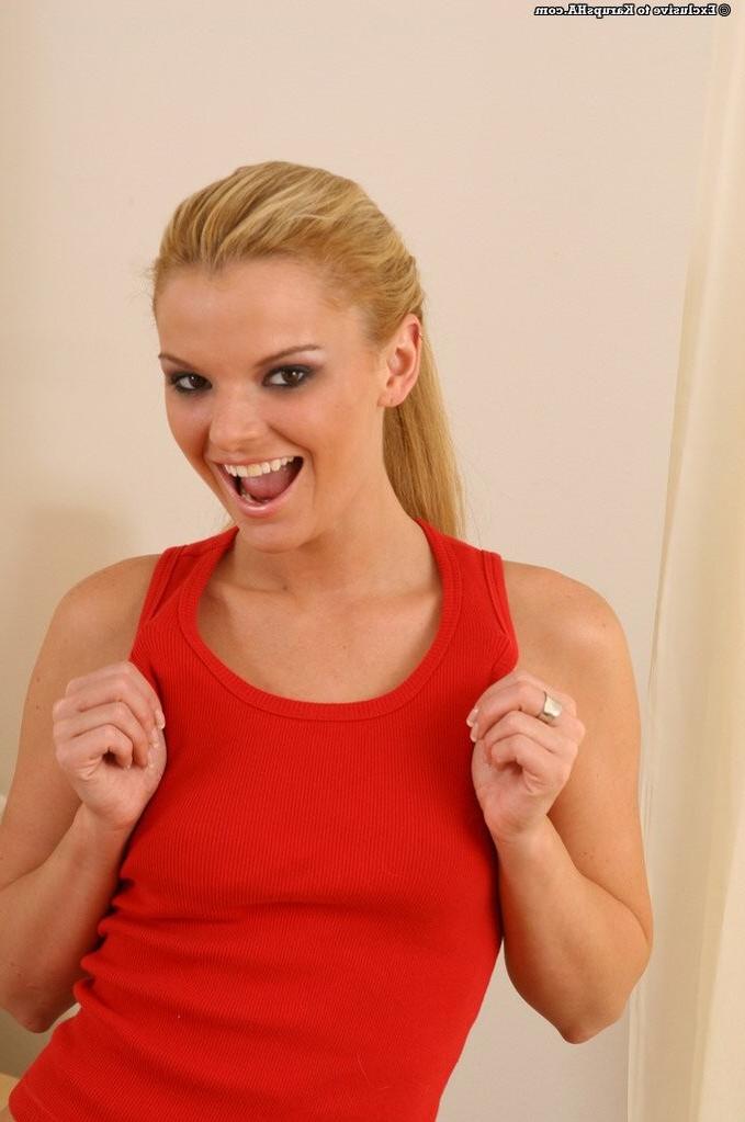 16P Happy blonde amateur shows her hot naked teen body /