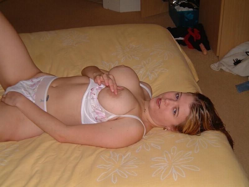17P Busty young wife naked and spreads her pink pussylips