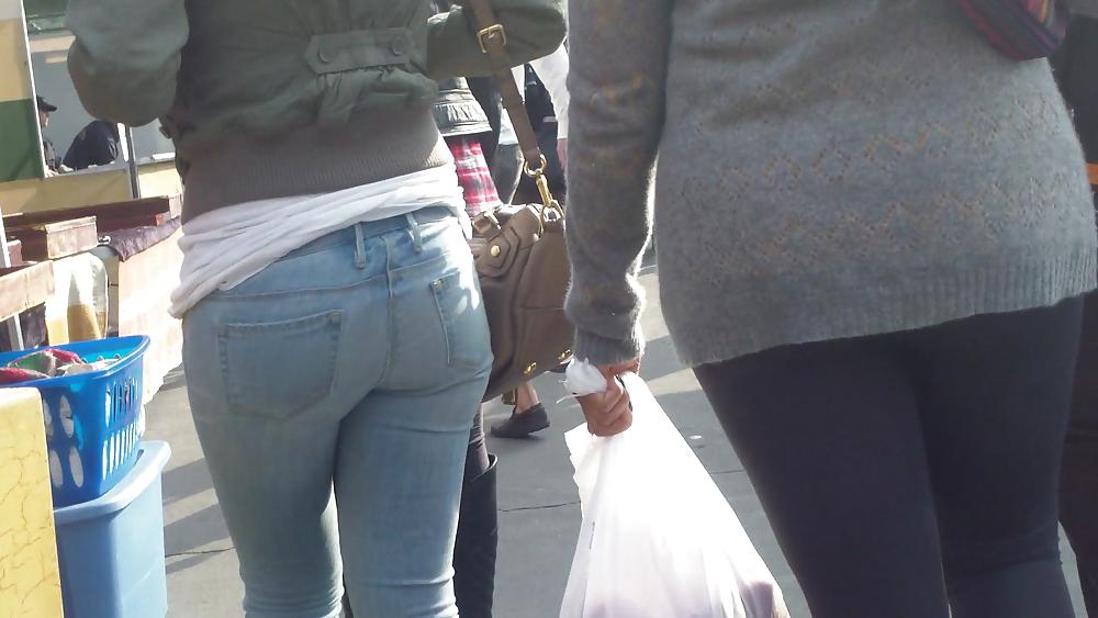 25P Sexy teen butt & ass in blue jeans & yellow shoes