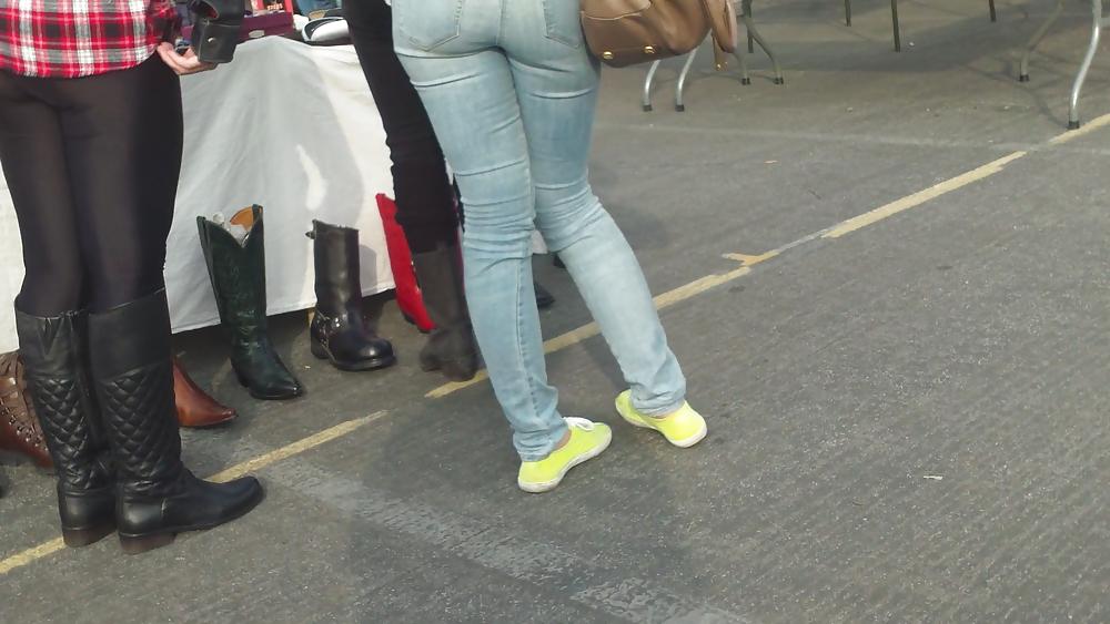 25P Sexy teen butt & ass in blue jeans & yellow shoes