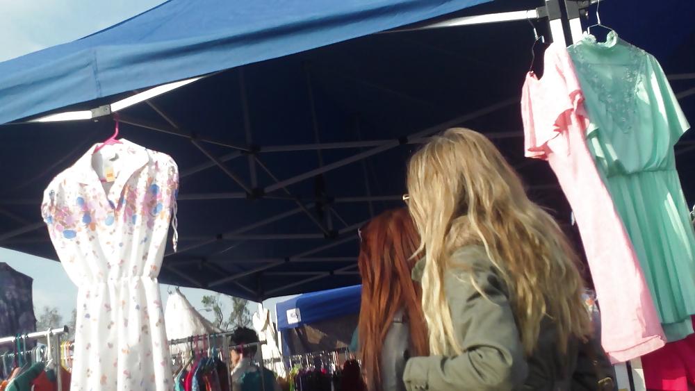 25P Sexy teen butt & ass in blue jeans & yellow shoes