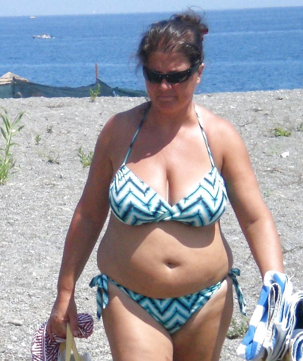 20P Granny Swimsuit Contest